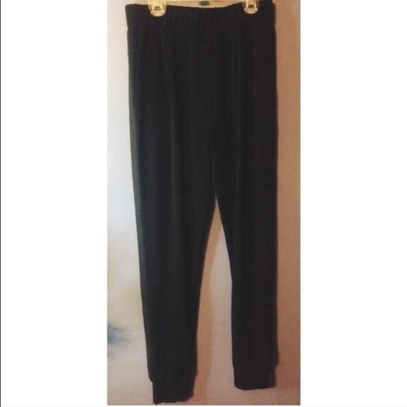 🚫SOLD IN BUNDLE🚫Wayf Crepe Track Pants - Picture 3 of 4