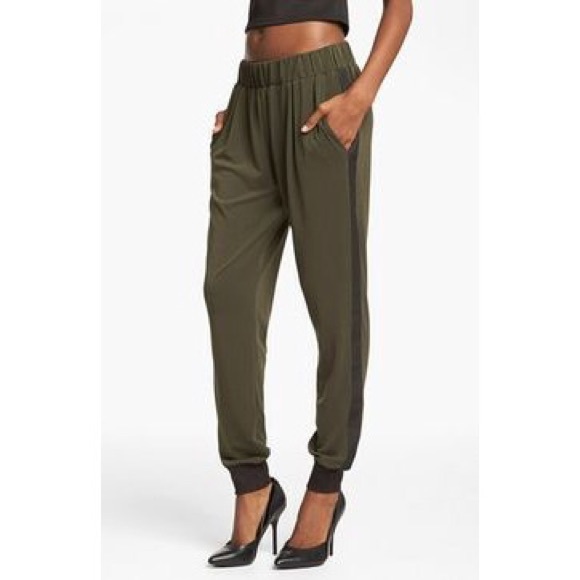 🚫SOLD IN BUNDLE🚫Wayf Crepe Track Pants - Picture 4 of 4