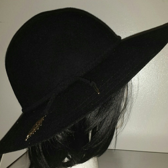 Large H&M hat.