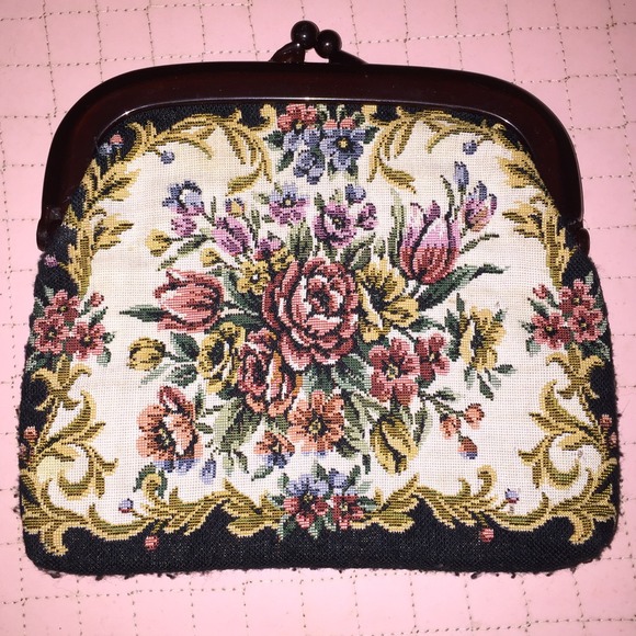 Vintage Handbags - Vintage embroidered purse / clutch