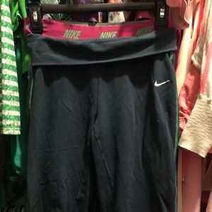 Nike dri fit Capri