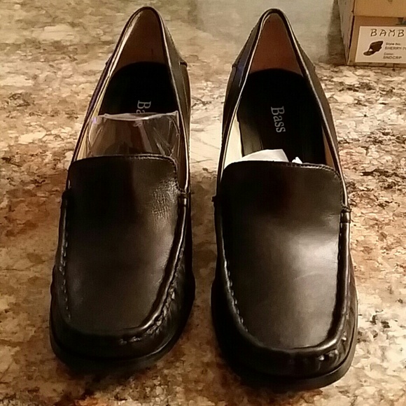 New black wedge.