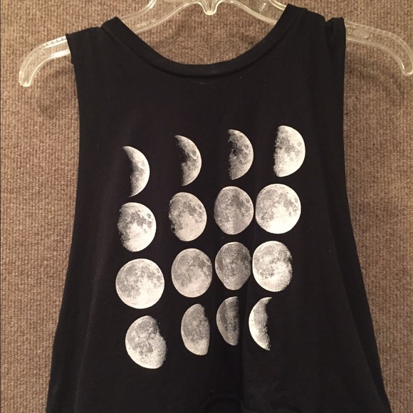 Moon cut sleeve top