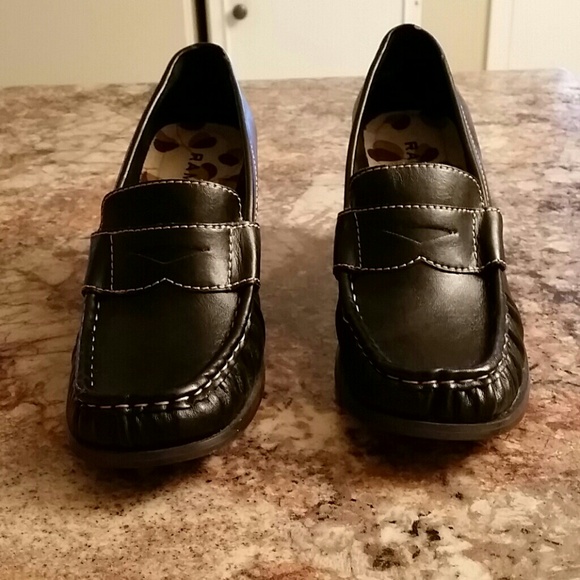 Black smooth wedge