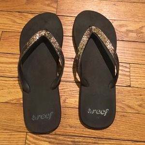 Brown reef glitter flip flops
