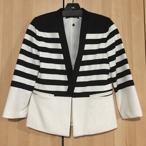 ❌SOLD❌Black & White Striped Blazer🌺