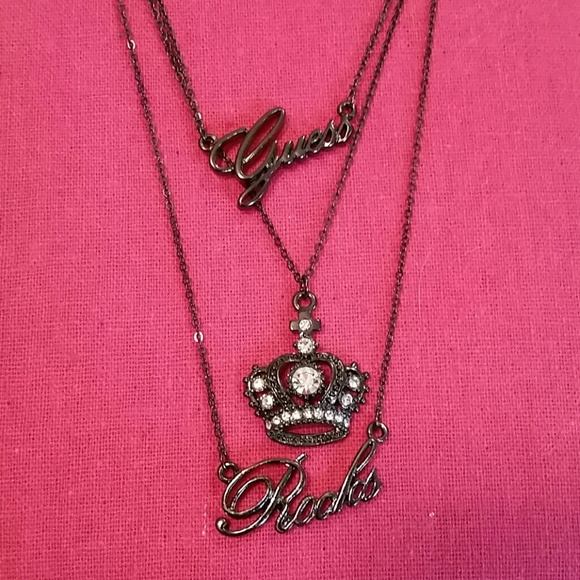 3 chain Guess necklace