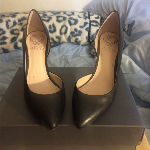 Vince Camuto pumps lightly worn twice like new!