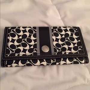 Op art coach wallet