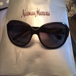 🎉🎉David yurman sunglasses w case ! SALE !!!!🎉🎉