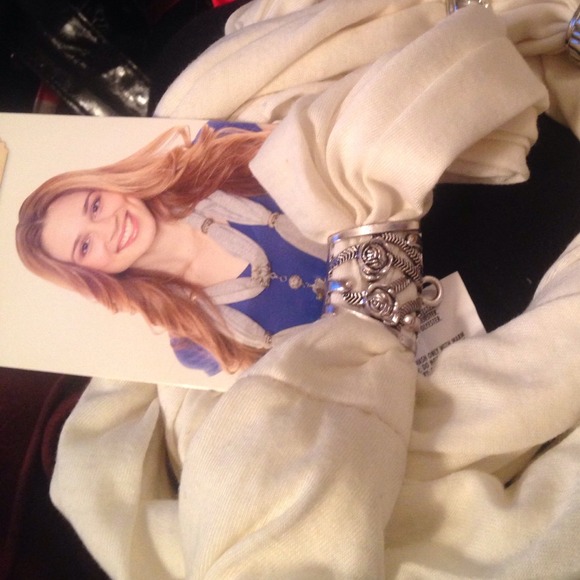 Laliberi scarf 2 of 2 - Picture 2 of 4