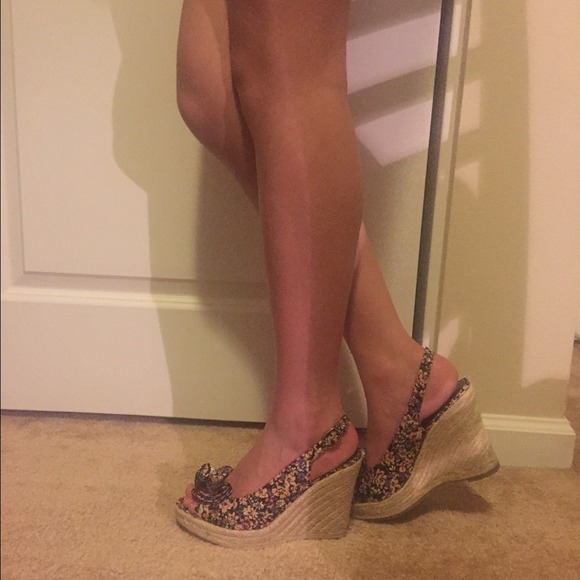 Floral Platform Wedges Sandals - Picture 2 of 3