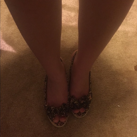 Floral Platform Wedges Sandals - Picture 3 of 3