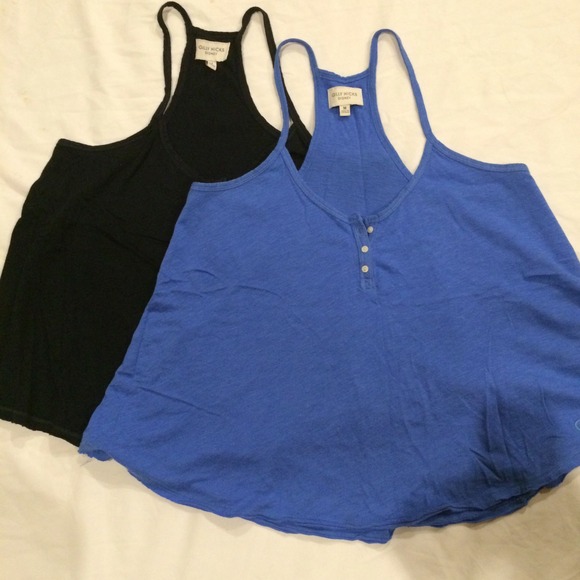 TWO Gilly Hicks Easy Fit Tank Tops