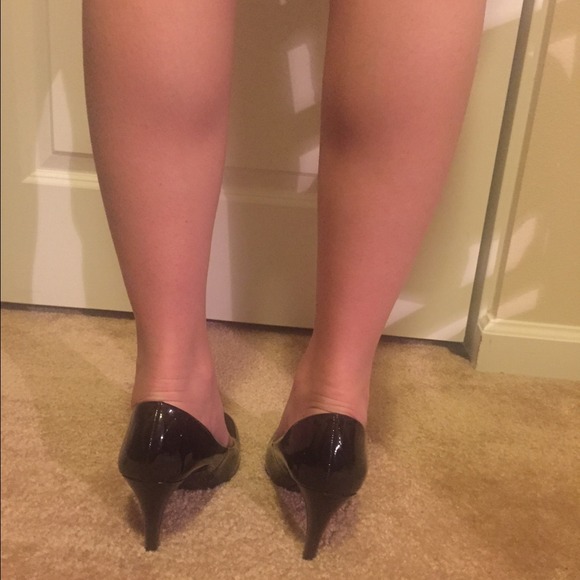 SOLD Black Pumps - Picture 4 of 4