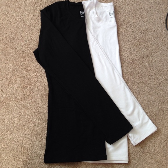 Pack of two basic black and white long sleeves