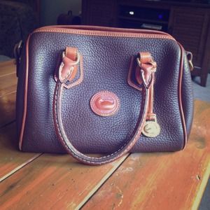 Vintage Dooney & Bourke Purse!