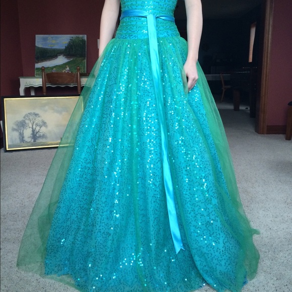 Blue/Green sparkly ballgown - Picture 2 of 4