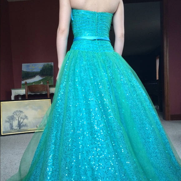 Blue/Green sparkly ballgown - Picture 3 of 4