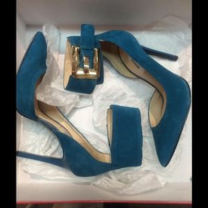Hot guess heels