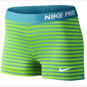 Matching Nike pro workout set