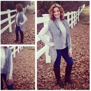 💕 sold out locally 💕Gray sweater vest cardigan
