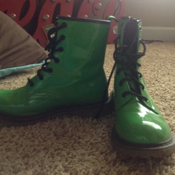 green snow boots