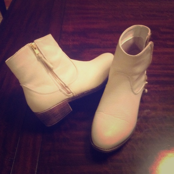 Super cute boots!!