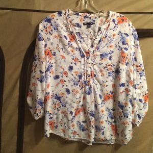 GAP floral print lightweight top size Large