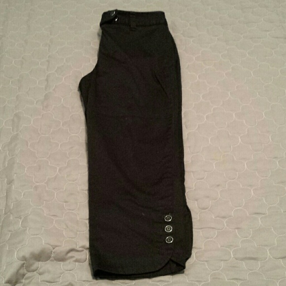 Black capri pants white house black market