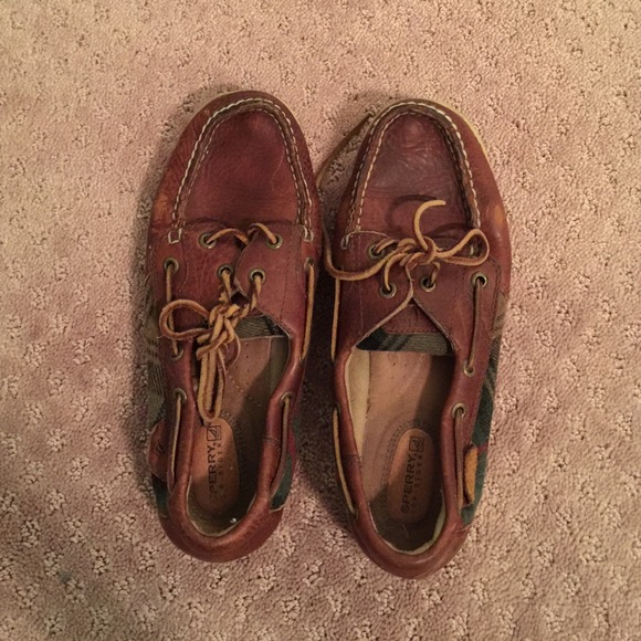 Women's dark brown sperries