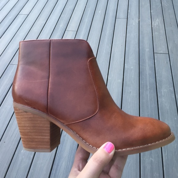 Seychelles Boots - Women's Seychelles Stay Gold Booties Size 10