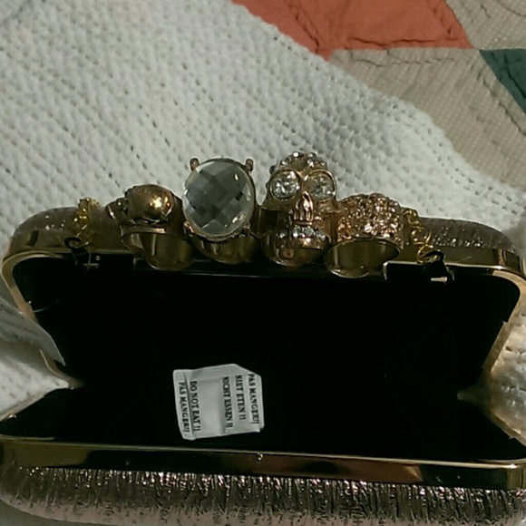 SOLD Rockin clutch with finger holes to hold - Picture 2 of 4