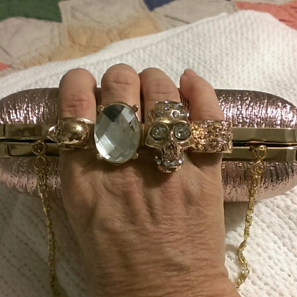 SOLD Rockin clutch with finger holes to hold - Picture 4 of 4