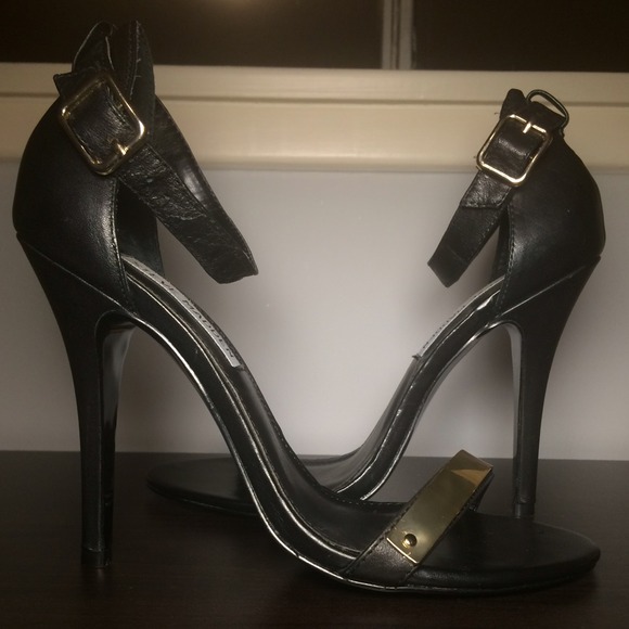 Steve Madden REALOVE black strap heels with gold - Picture 4 of 4