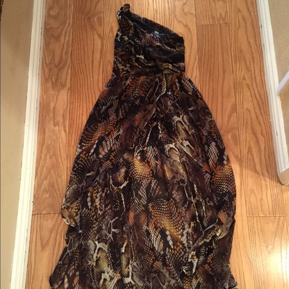 Hi-low one shoulder maxi