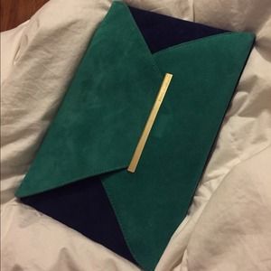 BCBGMAXAZRIA: Harlow envelope clutch