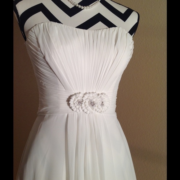 David's Bridal Dresses & Skirts - Just reduced! Ivory Wedding Dress-no alterations