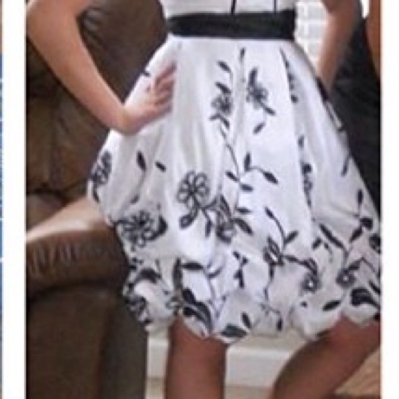 Gorgeous black and white formal dress.