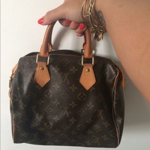 AUTHENTIC LOUIE VUITTON SPEEDY 25