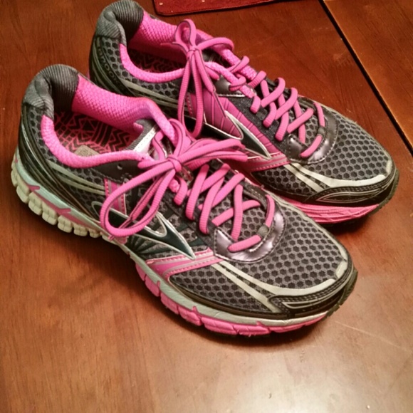 Brooks 8.5 running shoes