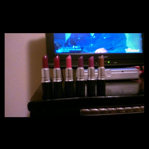 6 Mac lipsticks.