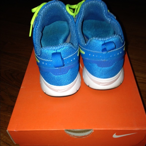 Nike - Picture 3 of 4