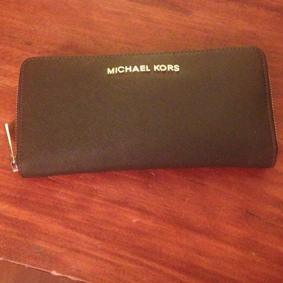 Olive Michael Kors wallet