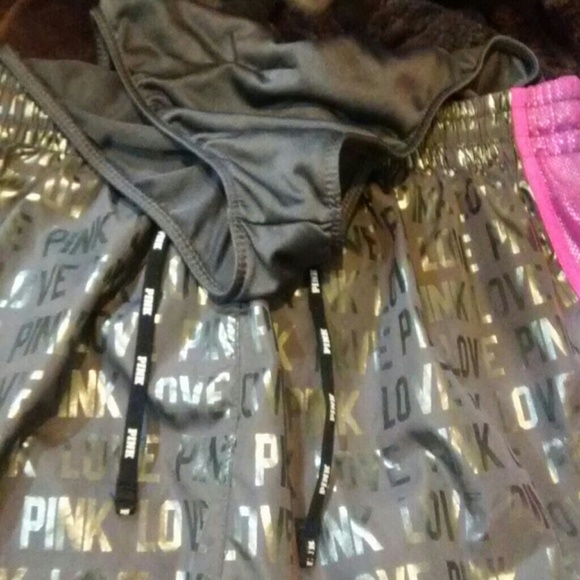 VICTORIA'S SECRET GYM SHORTS - Picture 4 of 4