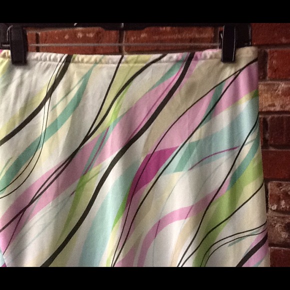 🎈EUC Spring/Summer asymmetrical skirt; Sz 24🎈 - Picture 2 of 3