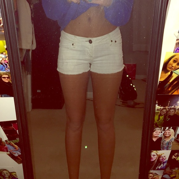 🚫SOLD🚫 white jean shorts
