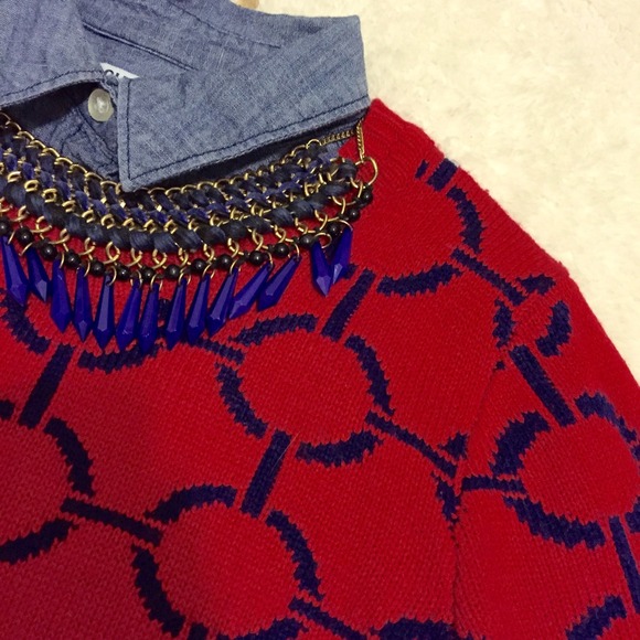 ⭐️️SALE⭐️ 🍎 Barely Worn Navy and Red Sweater 🍎
