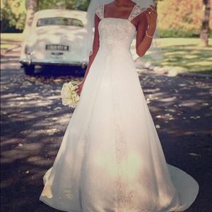 Beautiful White A-Line Wedding Dress Size 4