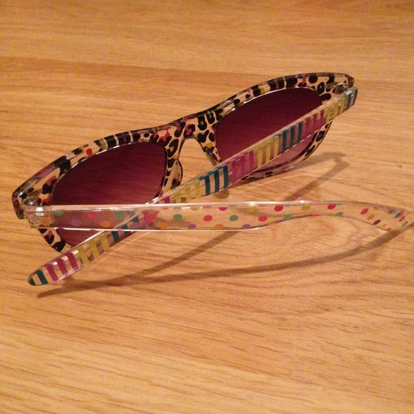 🎁Gifted🎁Animal Print, Stripes and Dots Sunnies - Picture 2 of 4